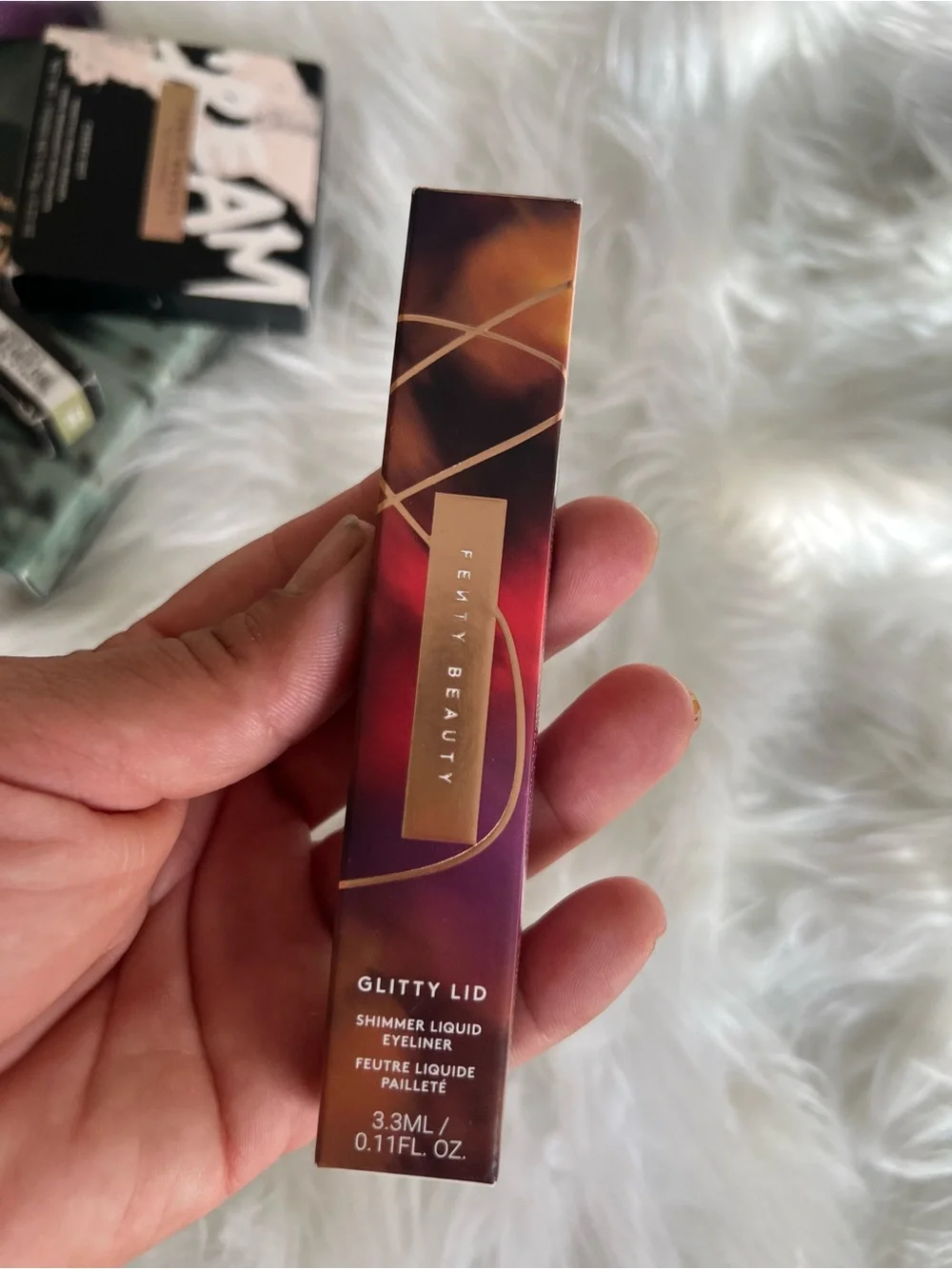GLITTY LID SHIMMER LIQUID EYELINER